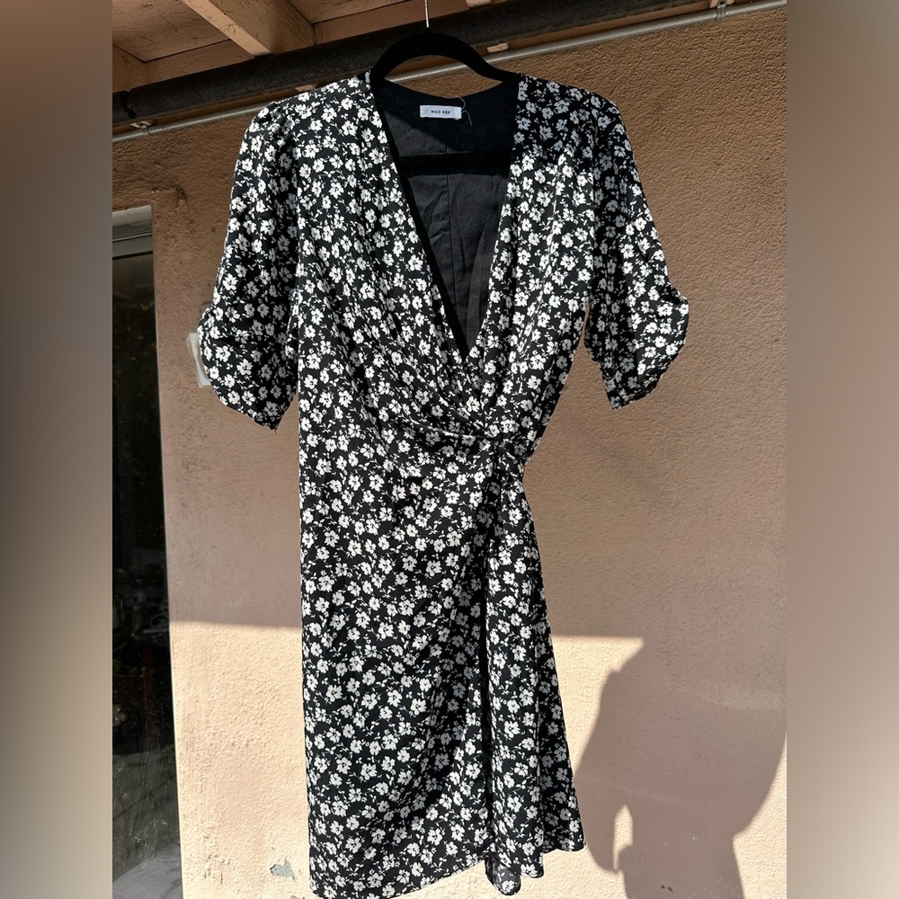 Mod Ref Floral wrap dress size Large